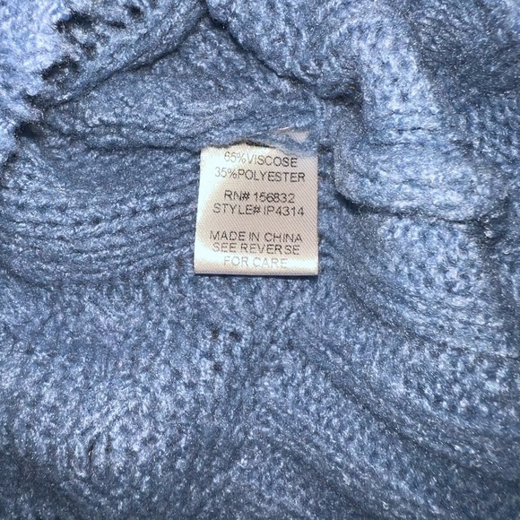 OFF the Shoulder Knit Sweater | BIBI Size LG - Picture 7 of 7